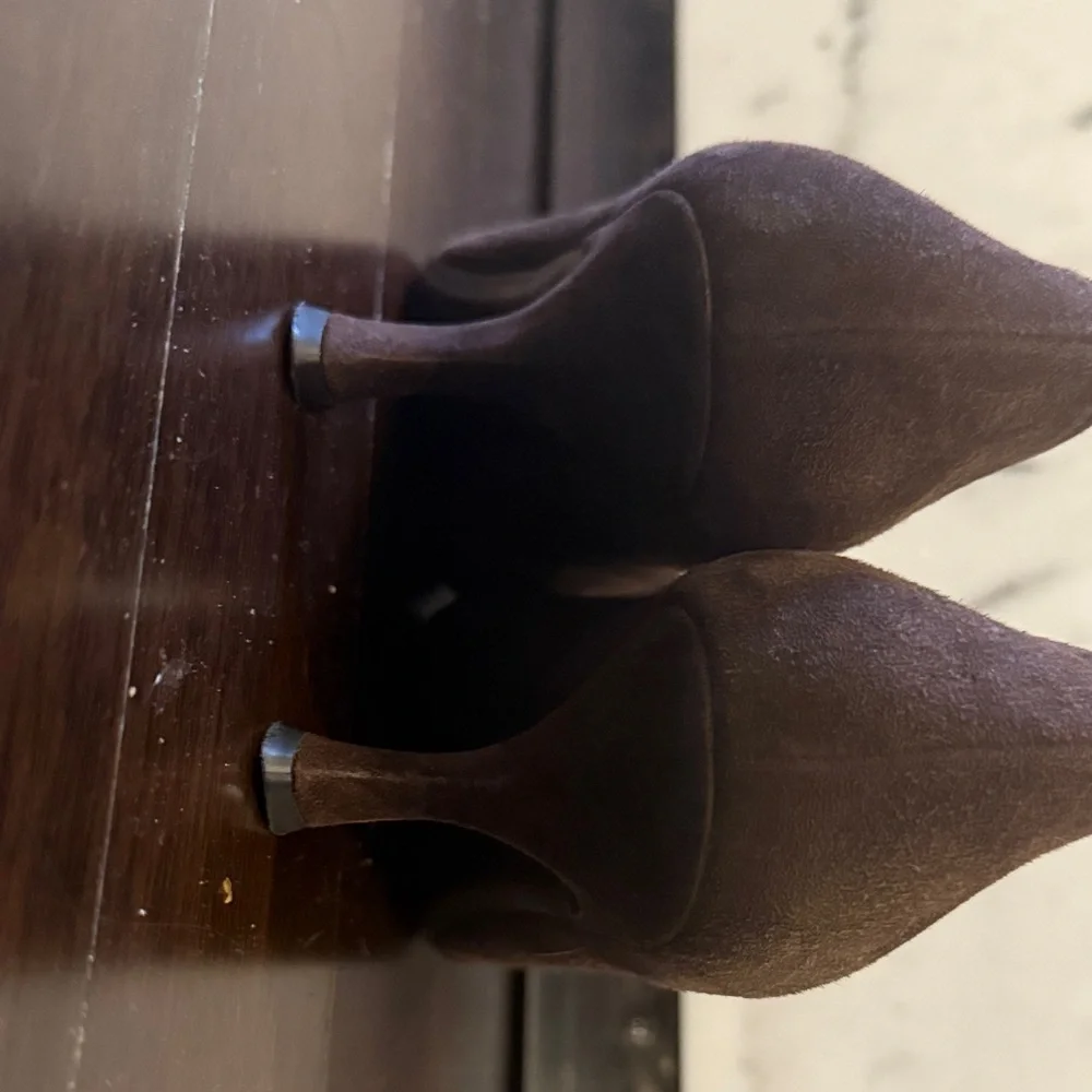 Prada Women's Dark Brown Chain Detail Heels
Authentic - Picture 6 of 7